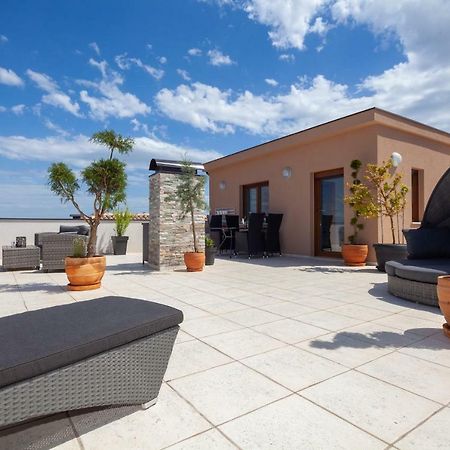 Luxury Apartment With Private Rooftop Terrace Pula Bagian luar foto