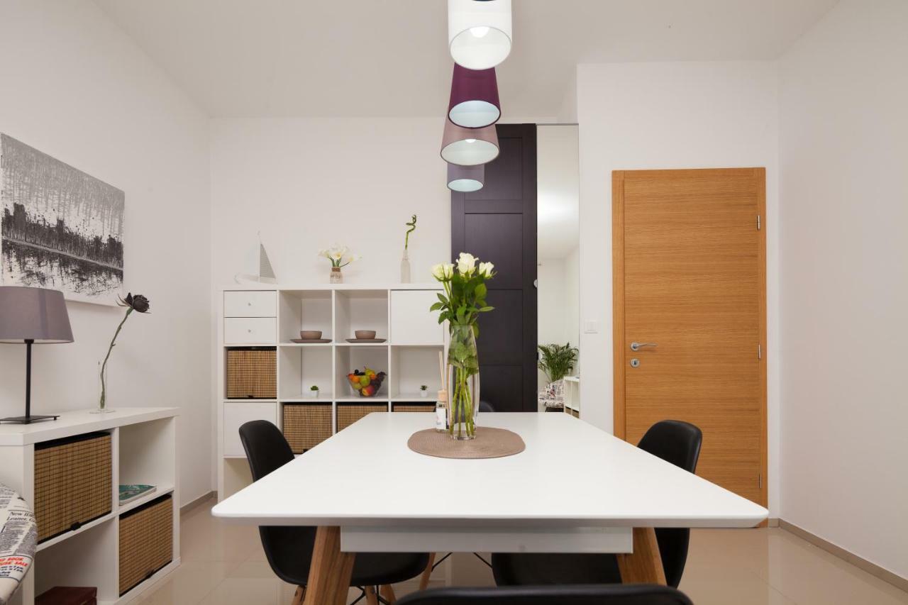 Luxury Apartment With Private Rooftop Terrace Pula Bagian luar foto