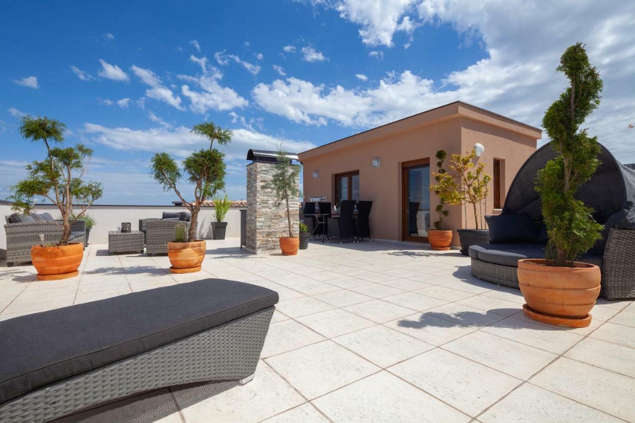 Luxury Apartment With Private Rooftop Terrace Pula Bagian luar foto
