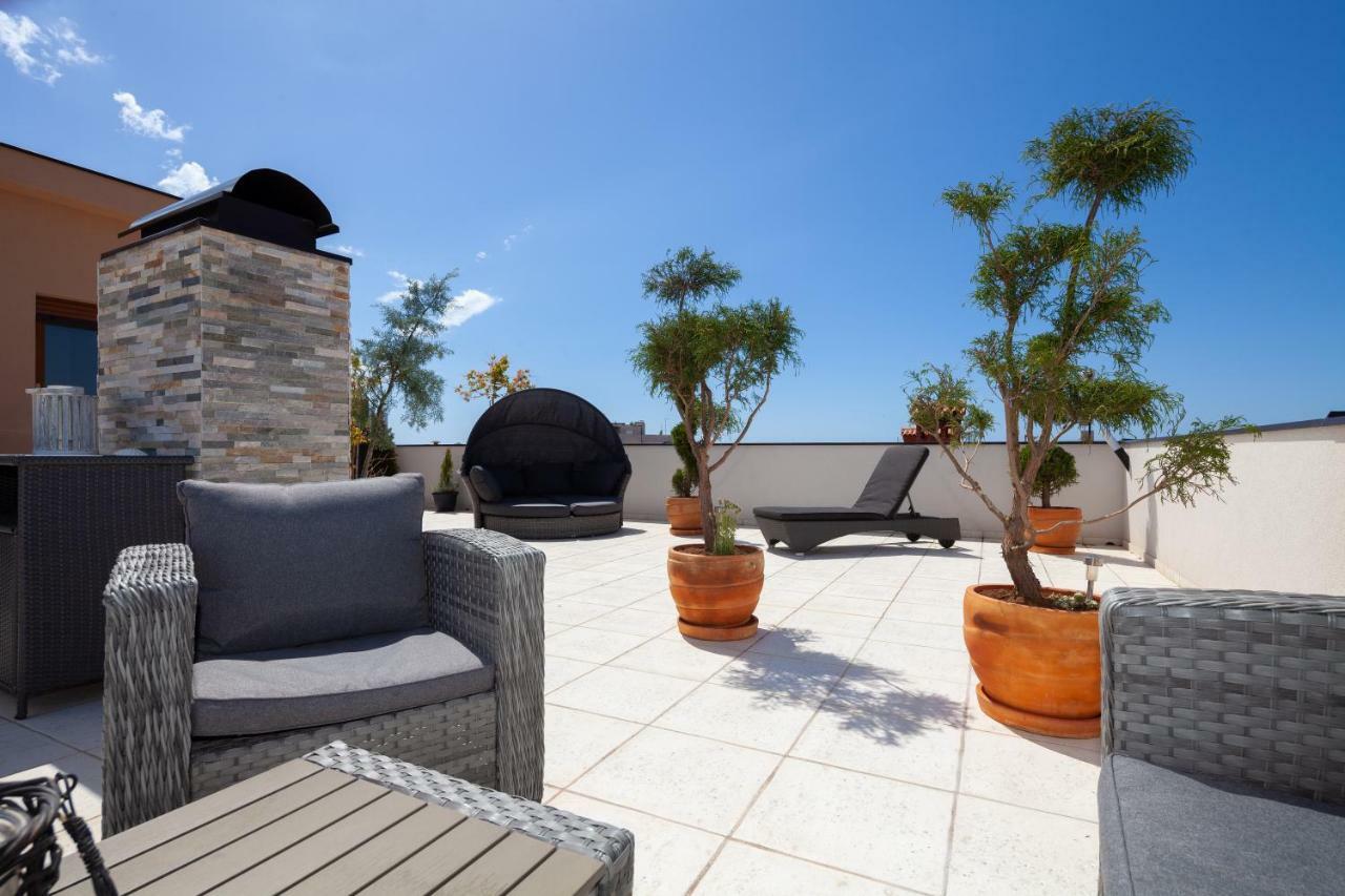Luxury Apartment With Private Rooftop Terrace Pula Bagian luar foto