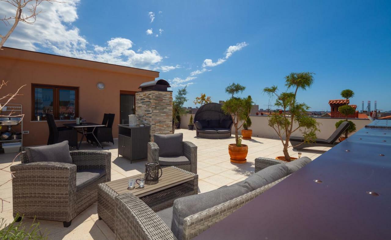 Luxury Apartment With Private Rooftop Terrace Pula Bagian luar foto