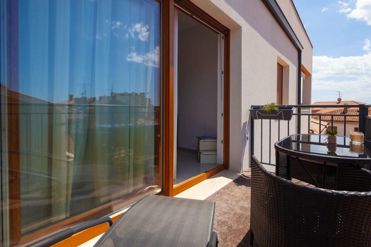 Luxury Apartment With Private Rooftop Terrace Pula Bagian luar foto